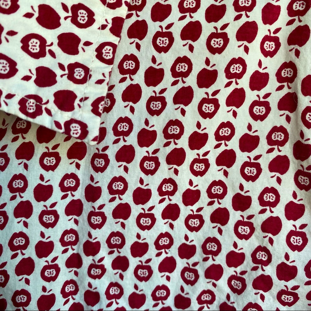 VINTAGE! APPLE PRINT Button Down Shirt | TEACHERS! Perfect Back to School Fit!